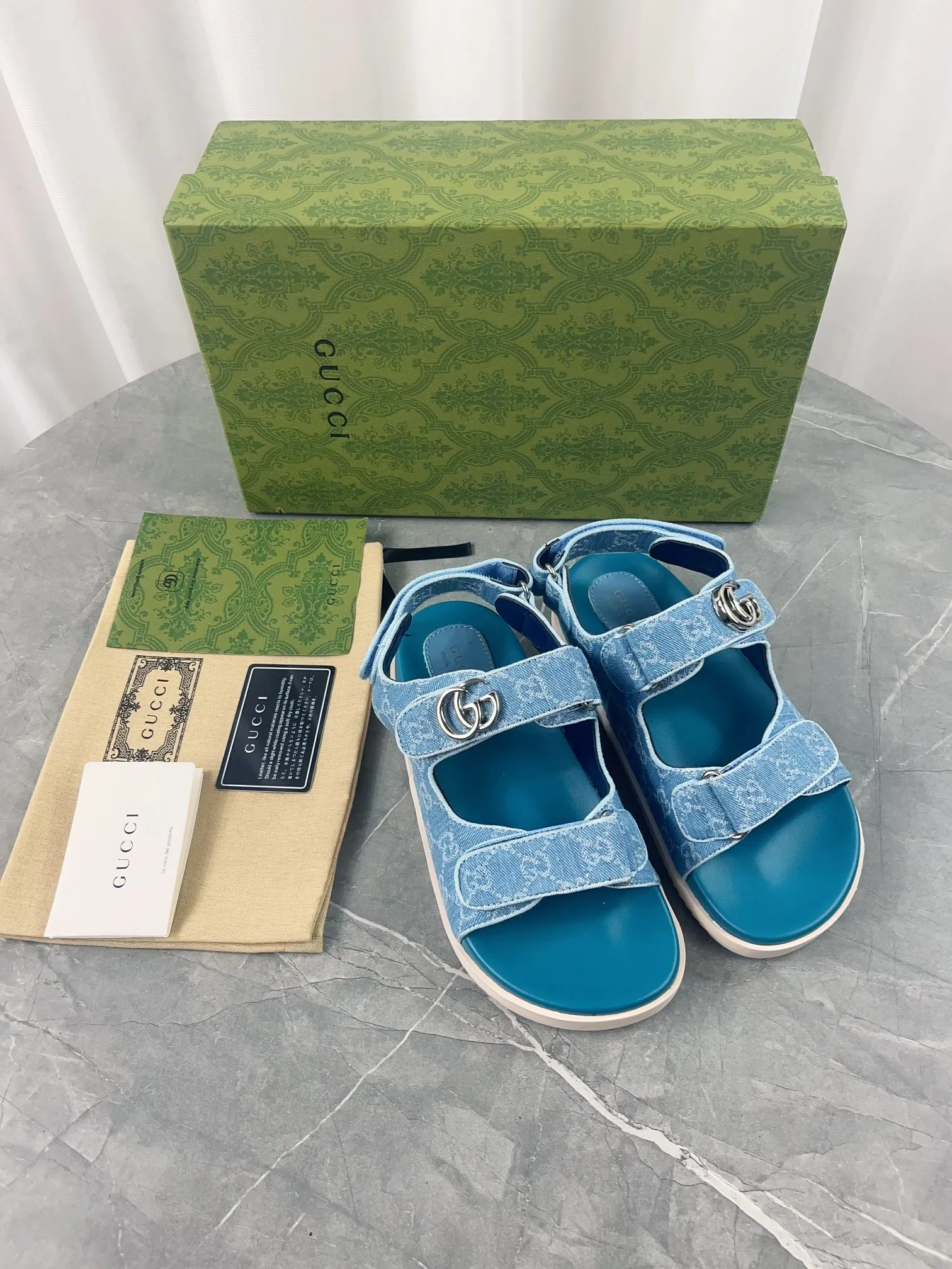 👟👟Ex-factory price 520👟👟 2024 Gucci presbyopic fabric sandals, Gucci special presbyopic canvas fabric with double G metal buckle, fabric: double G presbyopic/imported cowhide, lining: cow lining, outsole: rubber outsole, size: 35-42